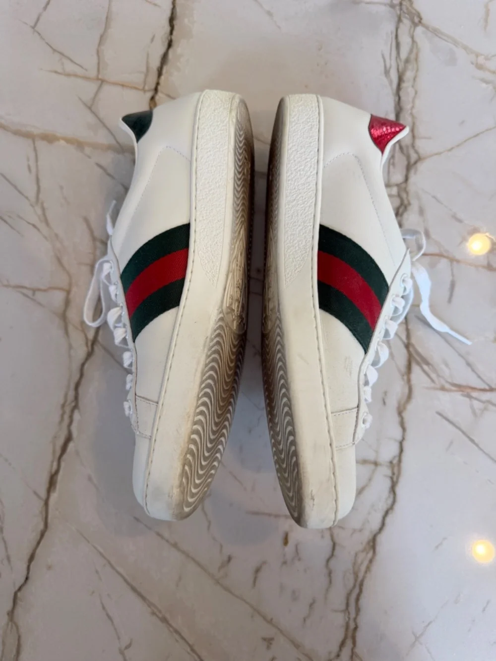 Gucci Ace Men's Sneakers with ribbon stripe and iconic bee motif